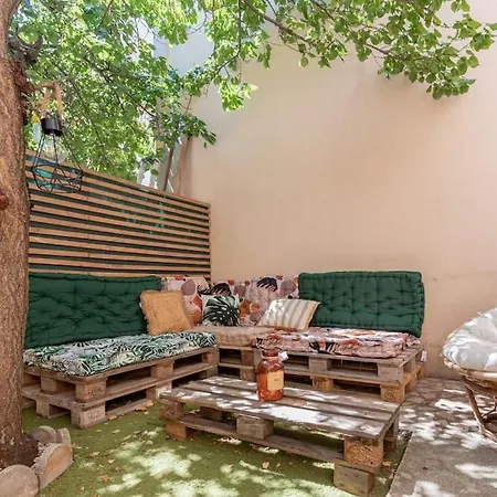 Studio De Charme Climatise Avec Terrasse Ombragee
